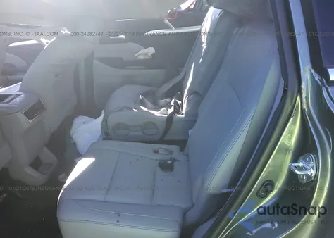 2017 Toyota Highlander Xle z USA, uszkodzony, nr VIN 5TDKZRFH0HS217766